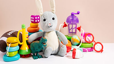 Die richtigen Babyspielzeuge wählen: Sicher, Spaßig und Fördert die Entwicklung